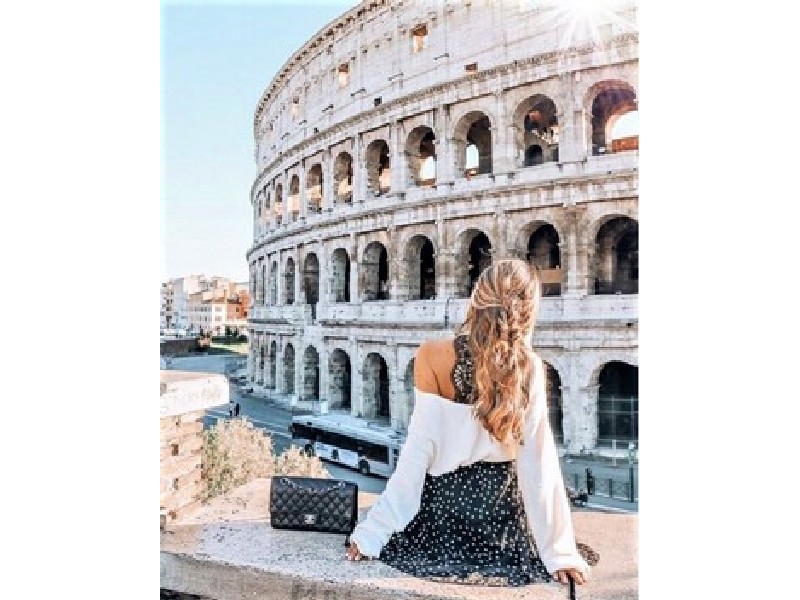 Холст с красками 30х40 см по номерам. ДЕВУШКА У КОЛИЗЕЯ