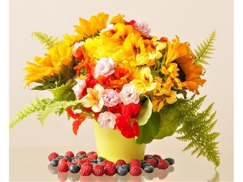 Холст с красками 30х40 см по номерам. ЯРКИЕ ЦВЕТЫ И СВЕЖИЕ ЯГОДЫ