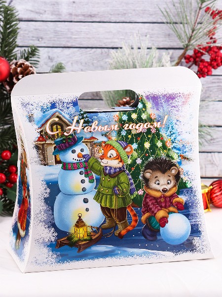 Купить оптом Коробка для конфет «ЗВЕРЯТА НА КАТКЕ» (1000 гр) сумка ПП-5244 в Луганске