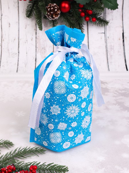 Купить оптом Мешочек для подарков «СНЕЖИНКИ» с затяжным шнурком 36*24см голубой НУ-1420 в Луганске