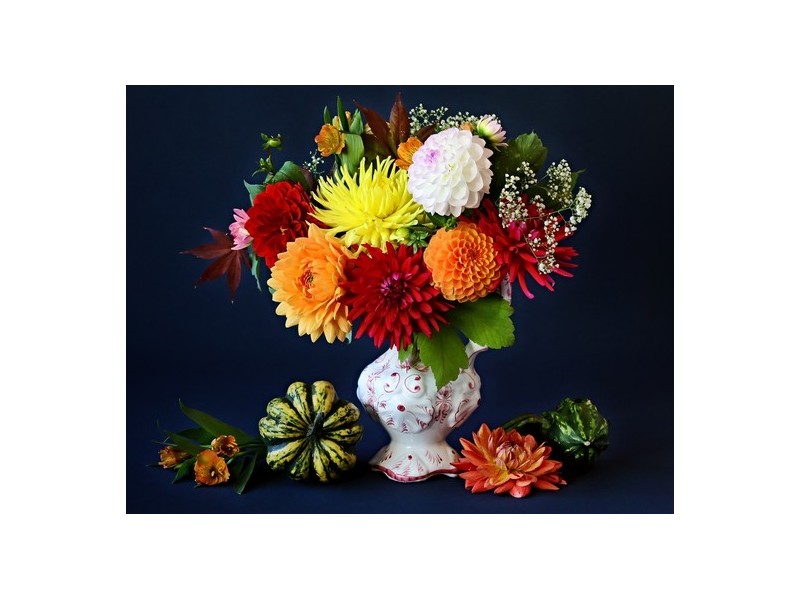 Холст с красками 30х40 см по номерам. ЯРКИЕ ЦВЕТЫ В БЕЛОЙ ВАЗЕ