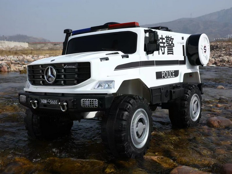 Электромобиль Внедорожник Mercedes 2-местный на р/у (свет, звук, подключение USB+Bluetooth+MP3, аккум. 12V, 20А, колеса пластик, сиденье кожа, открыв. двери, качается, до 50 кг) БЕЛЫЙ 16/002