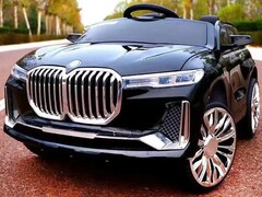 Электромобиль BMW X7 на р/у (свет, звук, подключение USB+Bluetooth+MP3, 2 аккум. по 6V, 20А, колеса пластик, сиденье кожа, открыв. двери, качается, до 35 кг) ЧЕРНЫЙ 16/017