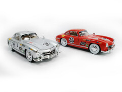 73994 [A4581]Машина инерц. металл. «Mercedes ретро» 1:24 (свет, звук, открыв. двери, багажник, капот)