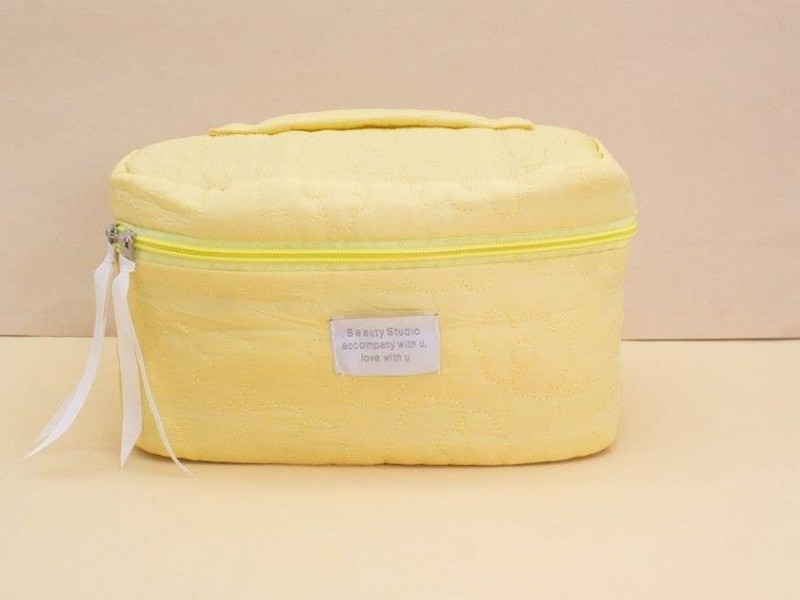 Косметичка дорожная "Beauty studio" yellow 24*17*16 см