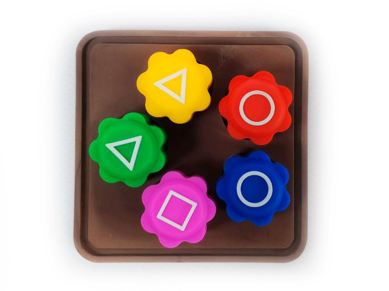 Игра в кальмара «Gonggi» (игровые кубики на подставке)