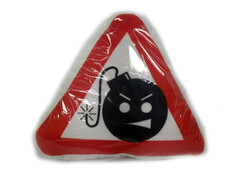 83221 [TRI-001] Подушка-игрушка Авто треугольник Бомба 25х27см TRI-001